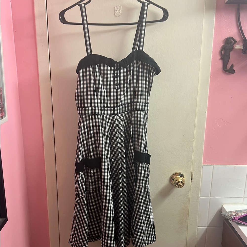 Charming Black and White Checkered